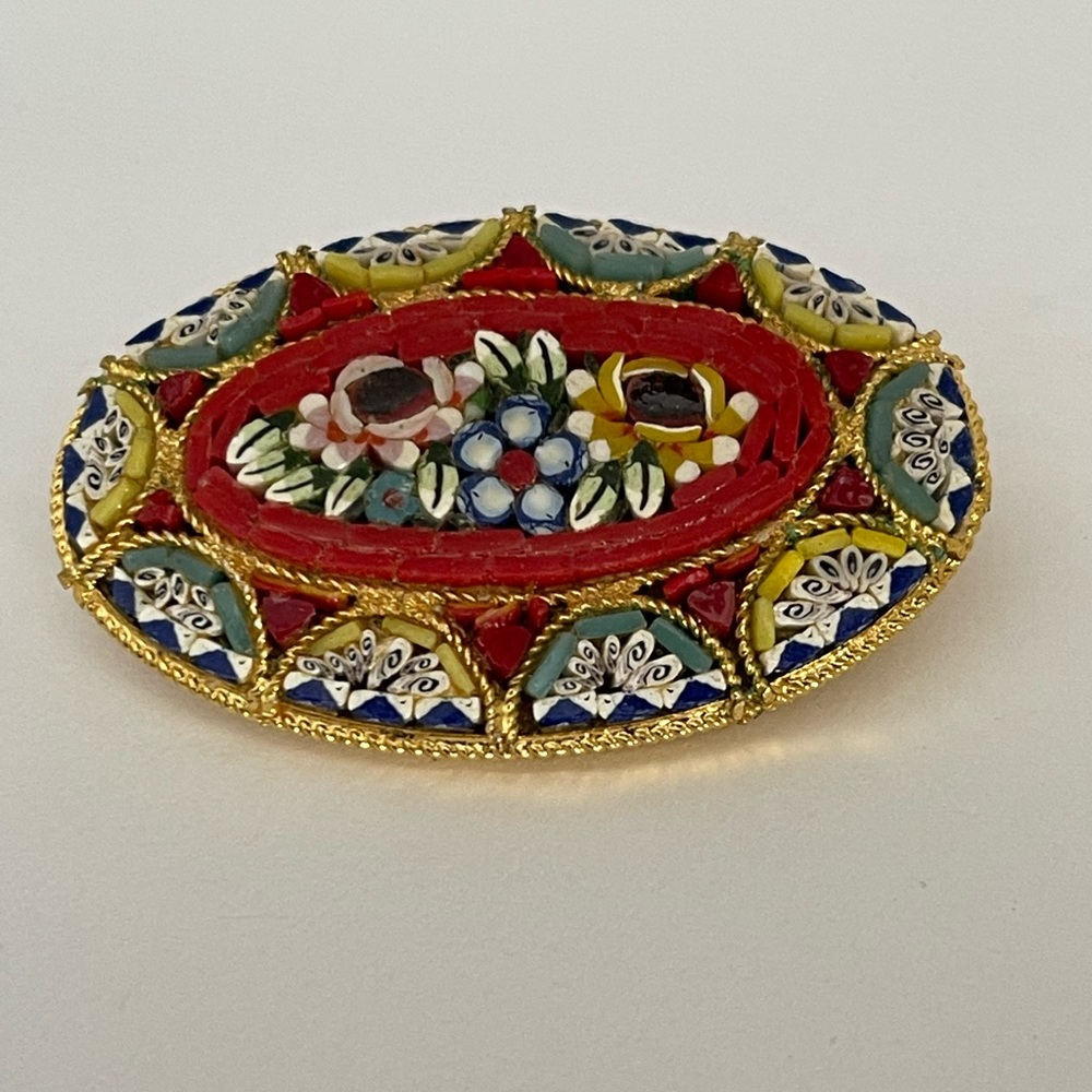Italian detailed micro mosaic gold tone pin brooch - Picture 7 of 12